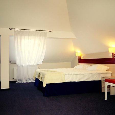 Hotel Reikartz Pochayiv Potschajiw Zimmer foto