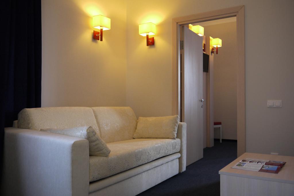 Hotel Reikartz Pochayiv Potschajiw Zimmer foto